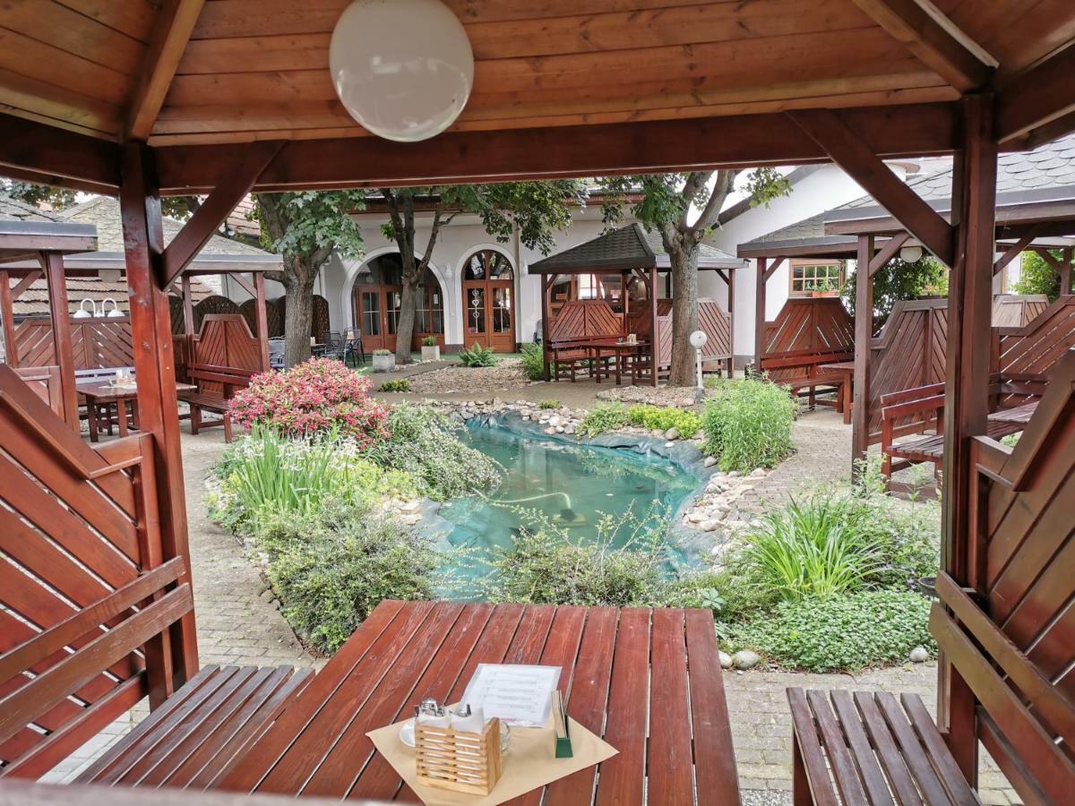 Hotel U Racka Ostrožská Nová Ves Exterior foto